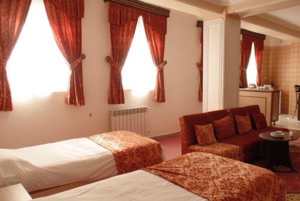 سوئیت دو تخته توئین هتل قصر اسکو